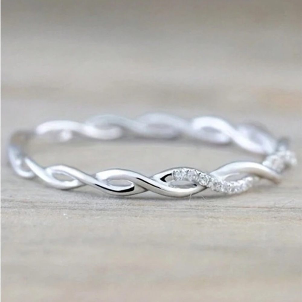Ring- Size 7 Silver Cubic Zirconia  twist ring NWT - Picture 3 of 12